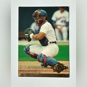 Ivan Rodriguez, Catcher. Texas Rangers. 1994 Fleer Ultra. No. 132.